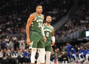 开云体育登录-雄鹿主场战胜76人，字母哥再现全面表现的简单介绍