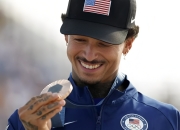 开云体育直播-法国运动员勇夺银牌，备受瞩目