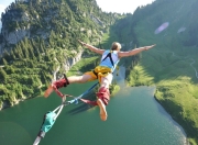 开云体育-当碾压遇见带队，绿茵场与乒乓台的双重奏