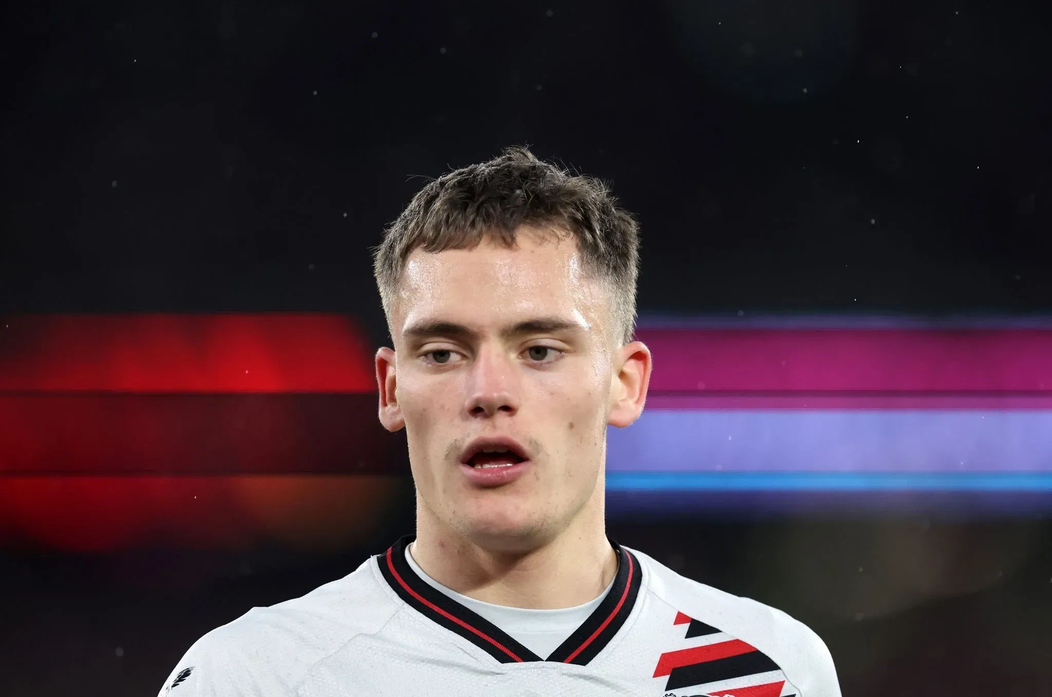 勒沃库森血洗德国，莱万爆发神勇的简单介绍