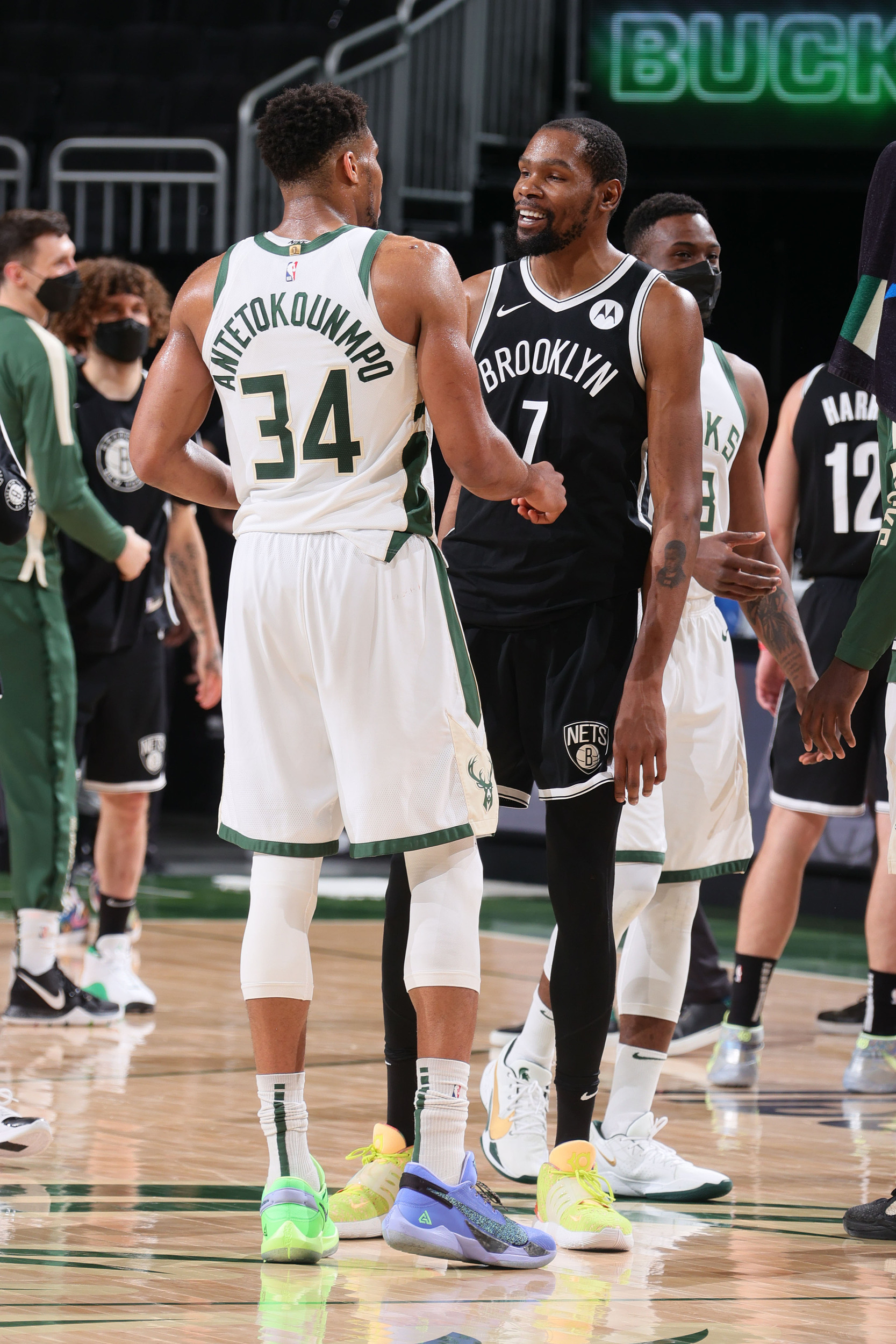 篮网完胜雄鹿,加里纳利统治全场的简单介绍 篮网完胜雄鹿,加里纳利统治全场的简单介绍