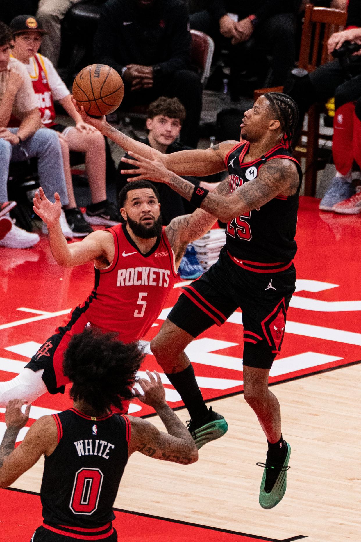 包含公牛球员训练备战,全力以赴夺冠的词条 包含公牛球员训练备战,全力以赴夺冠的词条