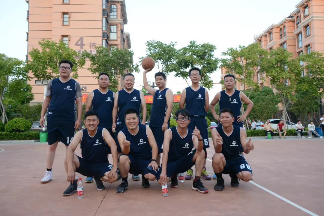 热血篮球对决盛况，精英球员展凶猛的简单介绍