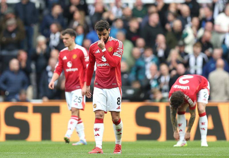 热刺前锋状态低迷,球迷呼吁更换首发 热刺前锋状态低迷,球迷呼吁更换首发