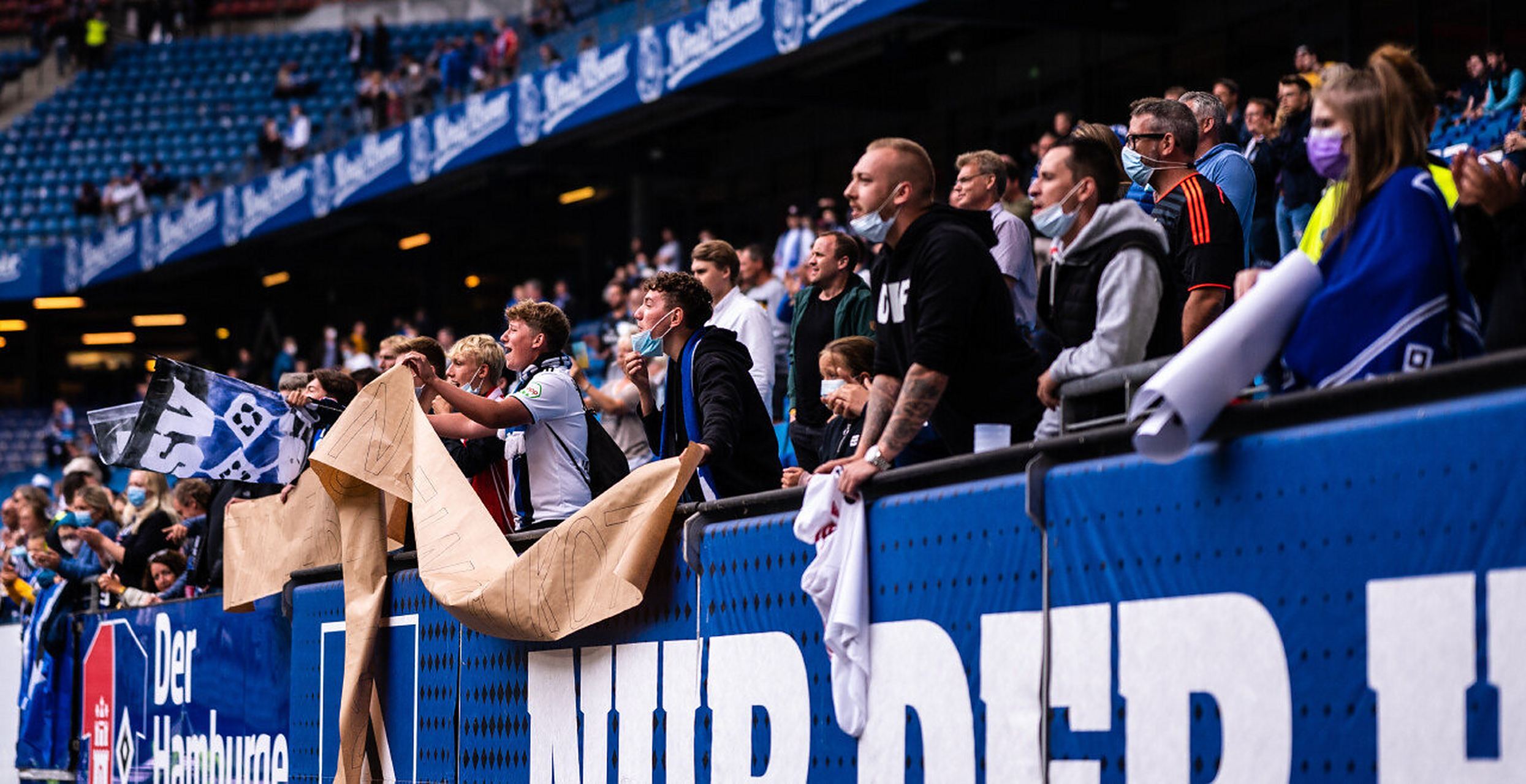 汉堡球迷示威要求更换主教练,俱乐部面临压力的简单介绍 汉堡球迷示威要求更换主教练,俱乐部面临压力的简单介绍