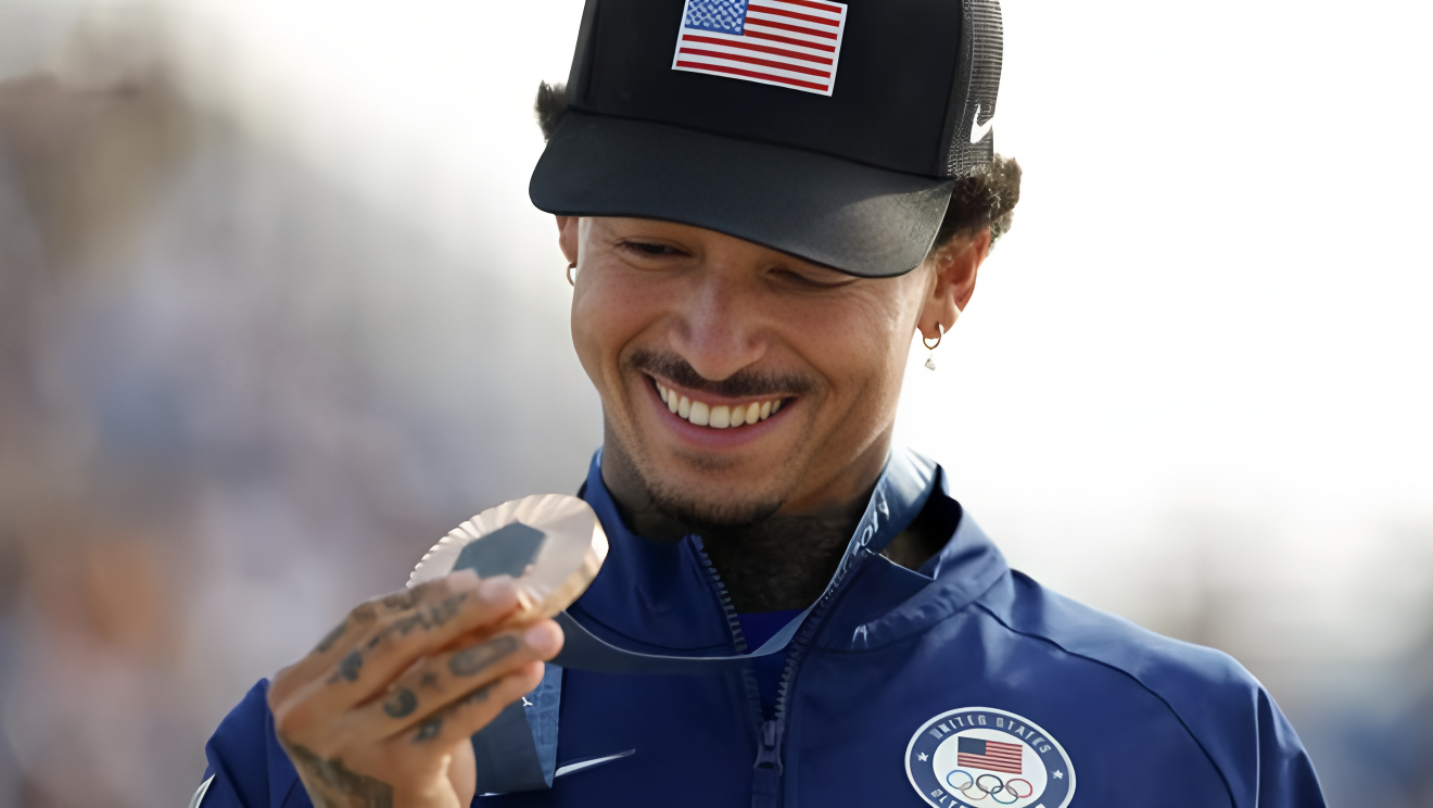 法国运动员勇夺银牌,备受瞩目 法国运动员勇夺银牌,备受瞩目