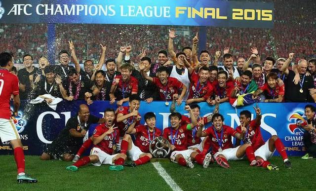 广州恒大豪取胜利，晋级淘汰赛的简单介绍