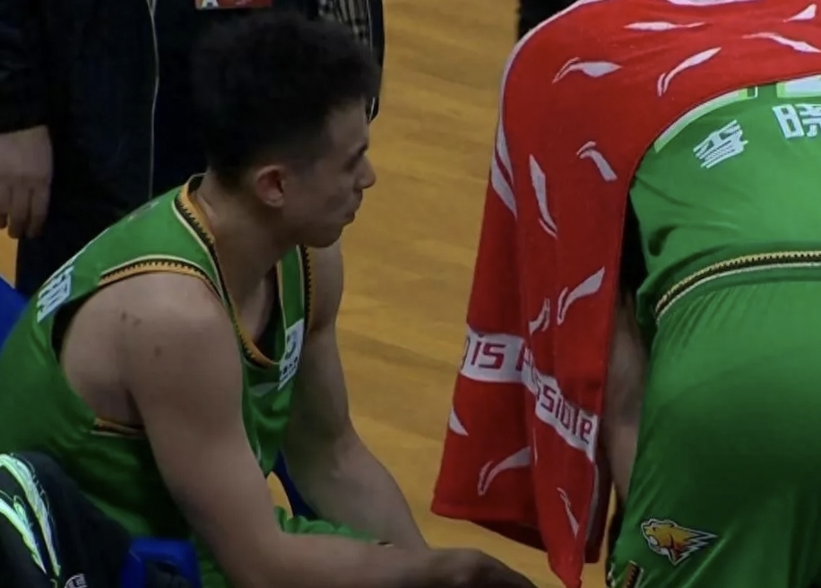 惊险不断激烈对决中的意外情节 惊险不断激烈对决中的意外情节