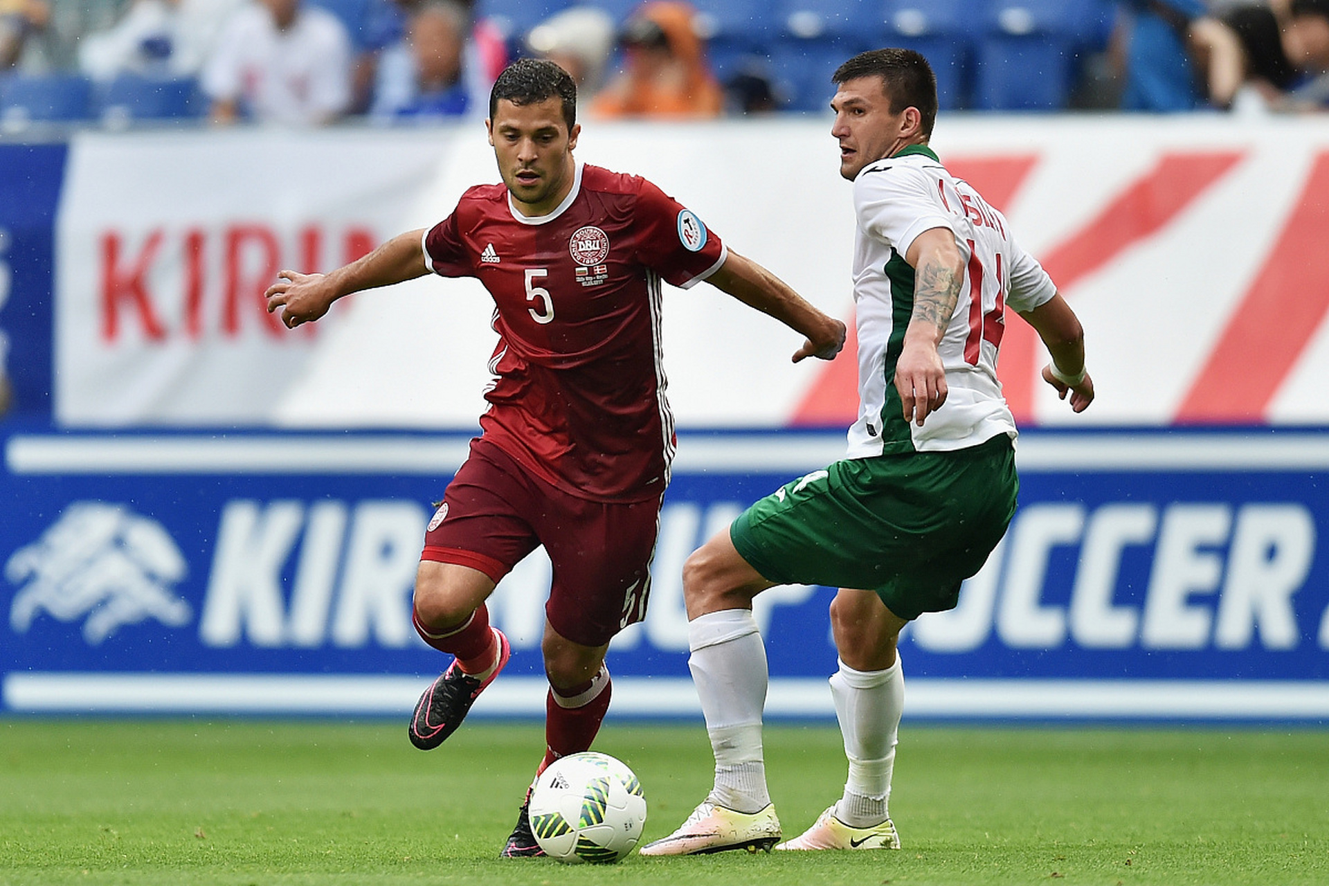 包含比勒费尔德战胜领头羊,久违夺冠的词条 包含比勒费尔德战胜领头羊,久违夺冠的词条