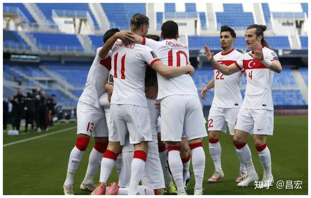 克罗地亚队客场大胜土耳其队,升至首位 克罗地亚队客场大胜土耳其队,升至首位