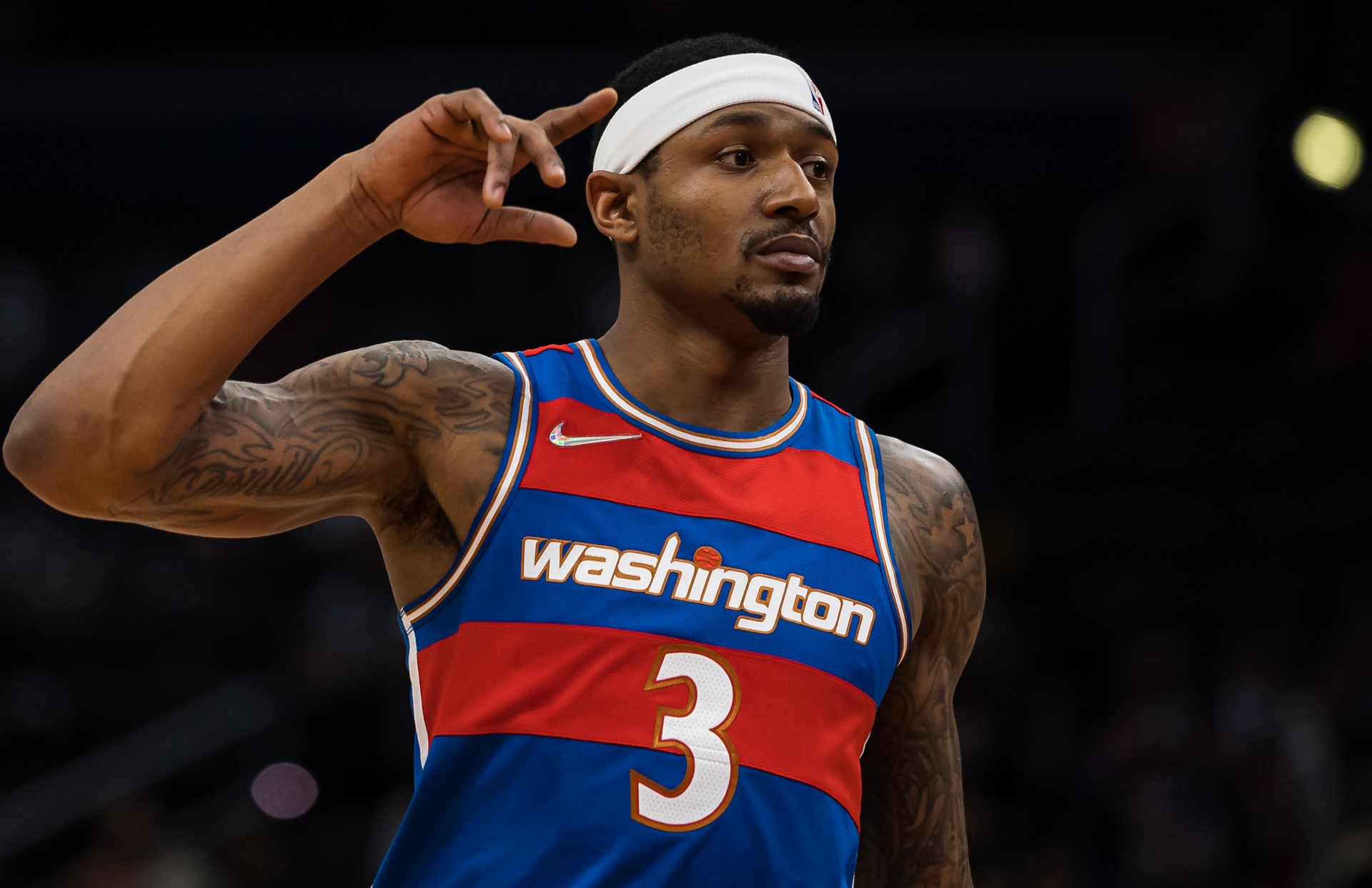 扎伊尔球员本比尔加盟德甲劲旅,展望新赛季的简单介绍 扎伊尔球员本比尔加盟德甲劲旅,展望新赛季的简单介绍