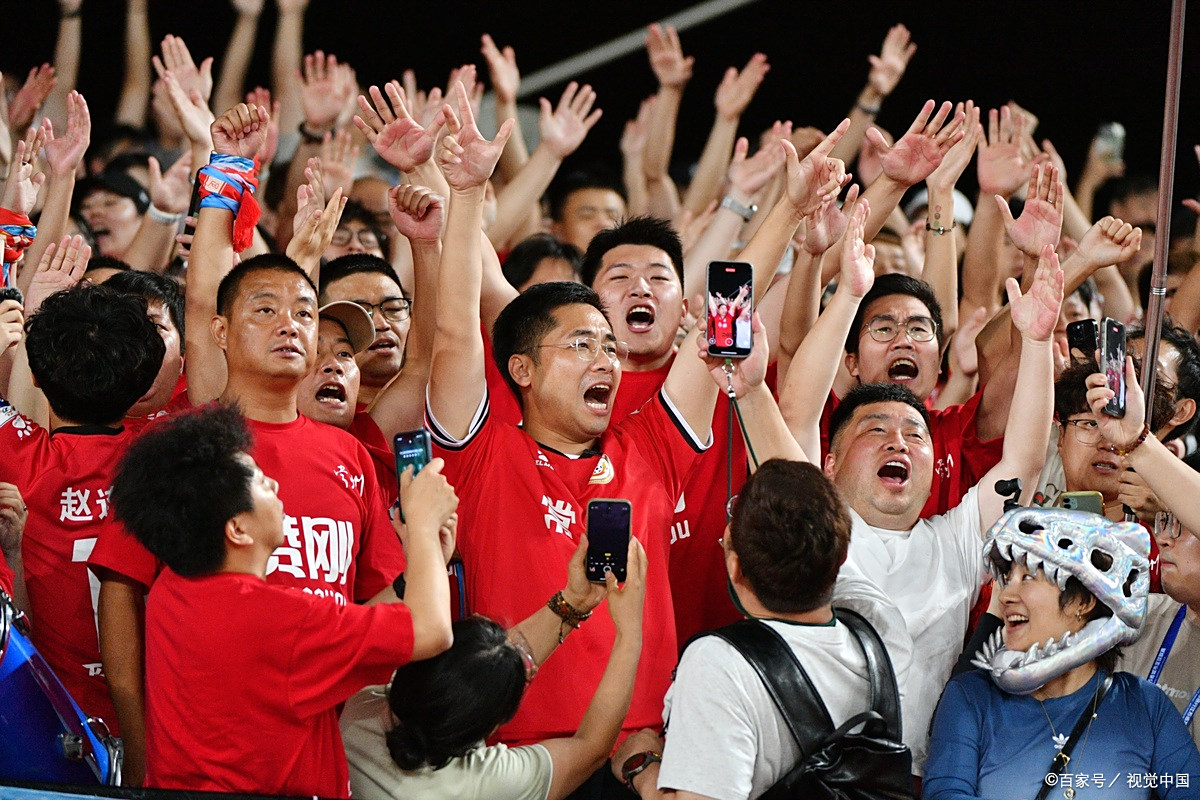 球迷翘首以待的精彩足球赛事即将举行 球迷翘首以待的精彩足球赛事即将举行