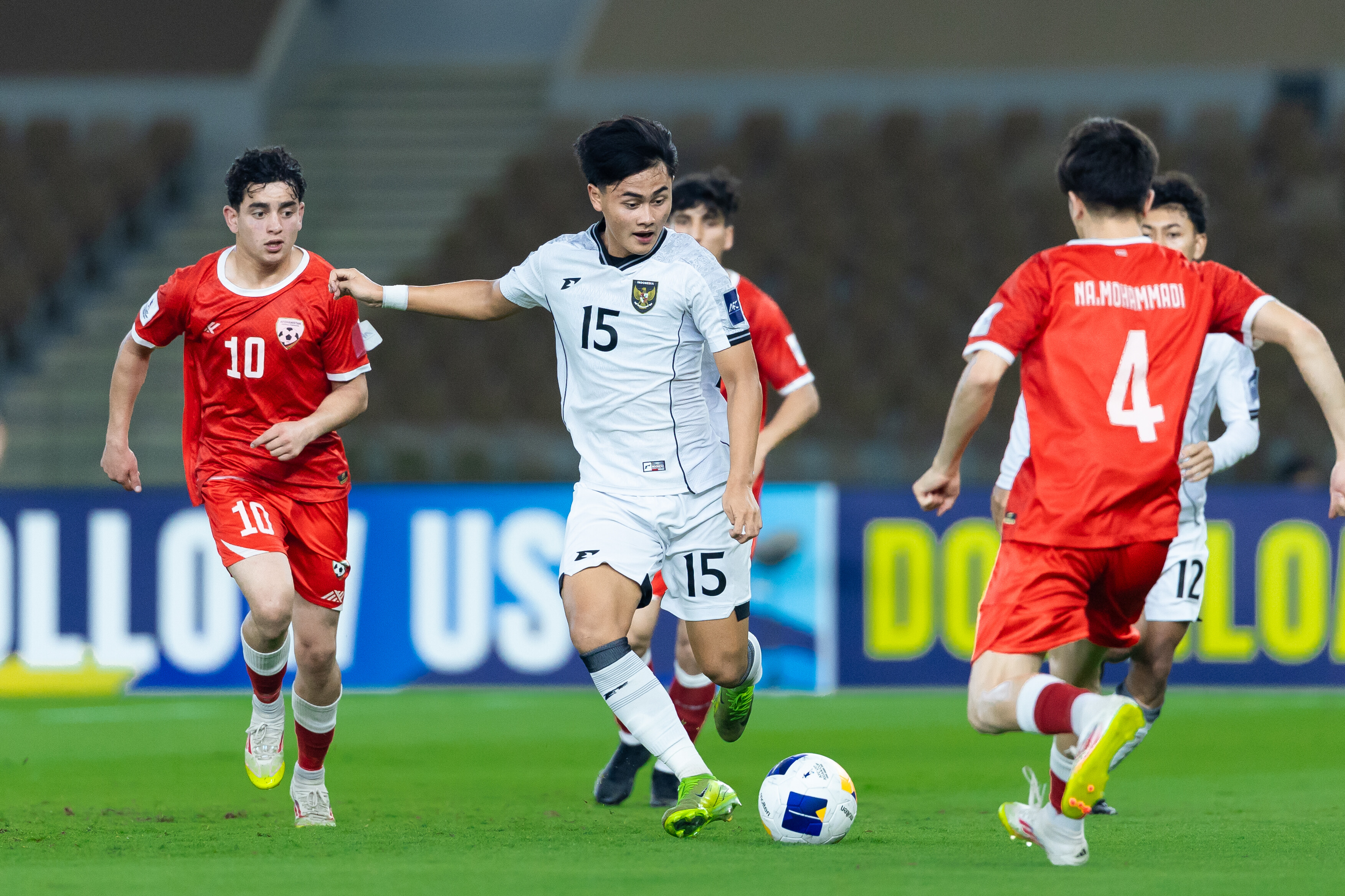 印度队鏖战印尼队,郑思维点燃赛场的简单介绍 印度队鏖战印尼队,郑思维点燃赛场的简单介绍