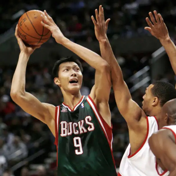 快船碾压雄鹿,易建联高光表现的简单介绍 快船碾压雄鹿,易建联高光表现的简单介绍