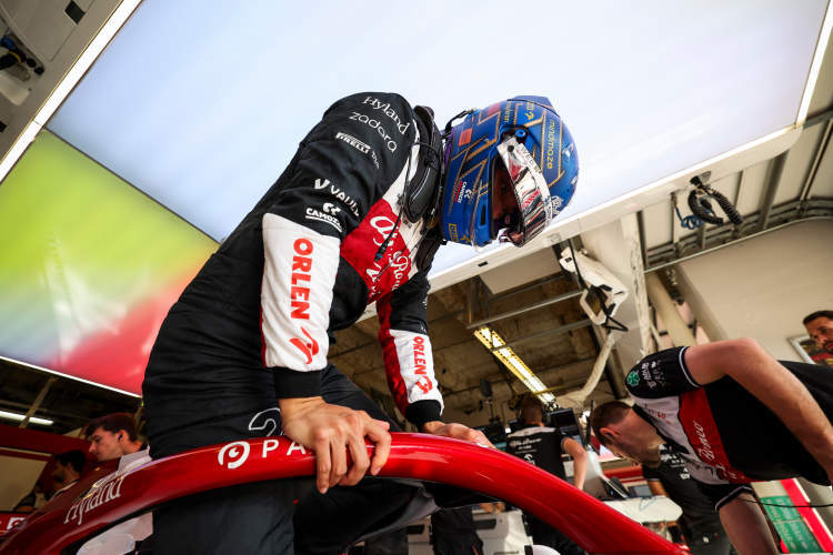 阿斯顿马丁横扫红牛二队,周冠宇刷新纪录的简单介绍 阿斯顿马丁横扫红牛二队,周冠宇刷新纪录的简单介绍