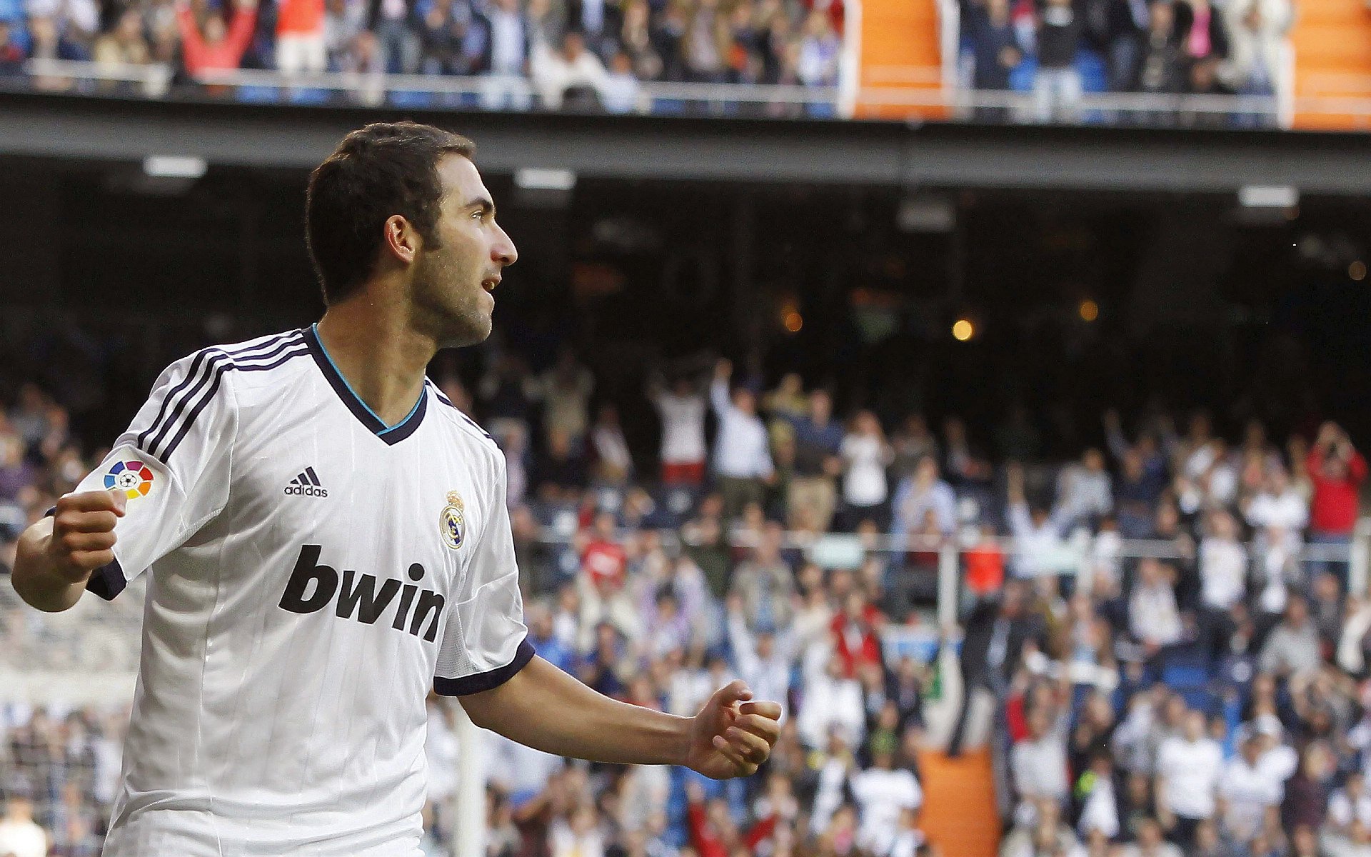 比利亚雷亚尔风暴，当黄色潜水艇冲垮墨西哥足球的阿克爆发之夜