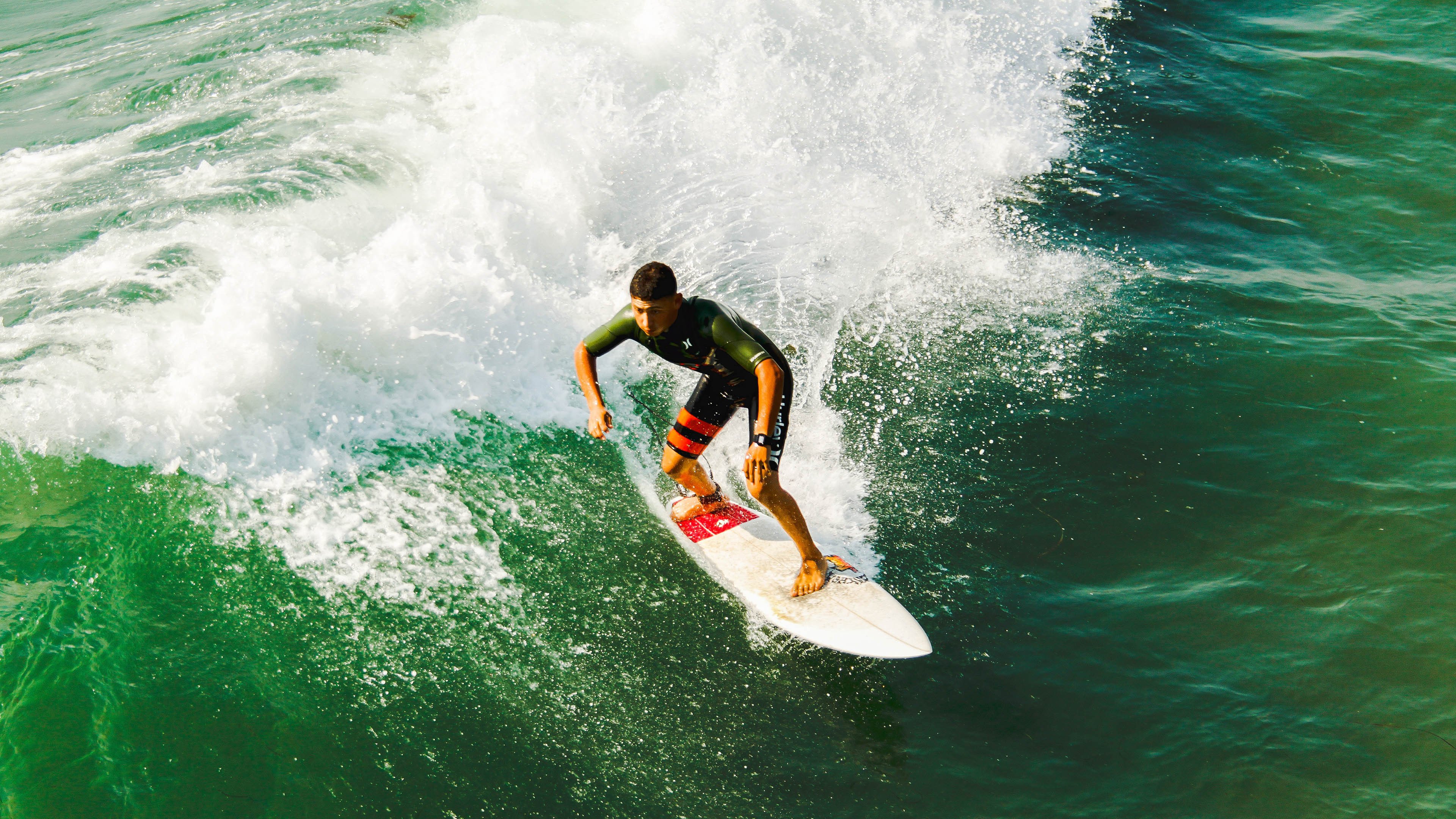 黄潜与雄狮的欧战对决，C罗意外点燃赛场