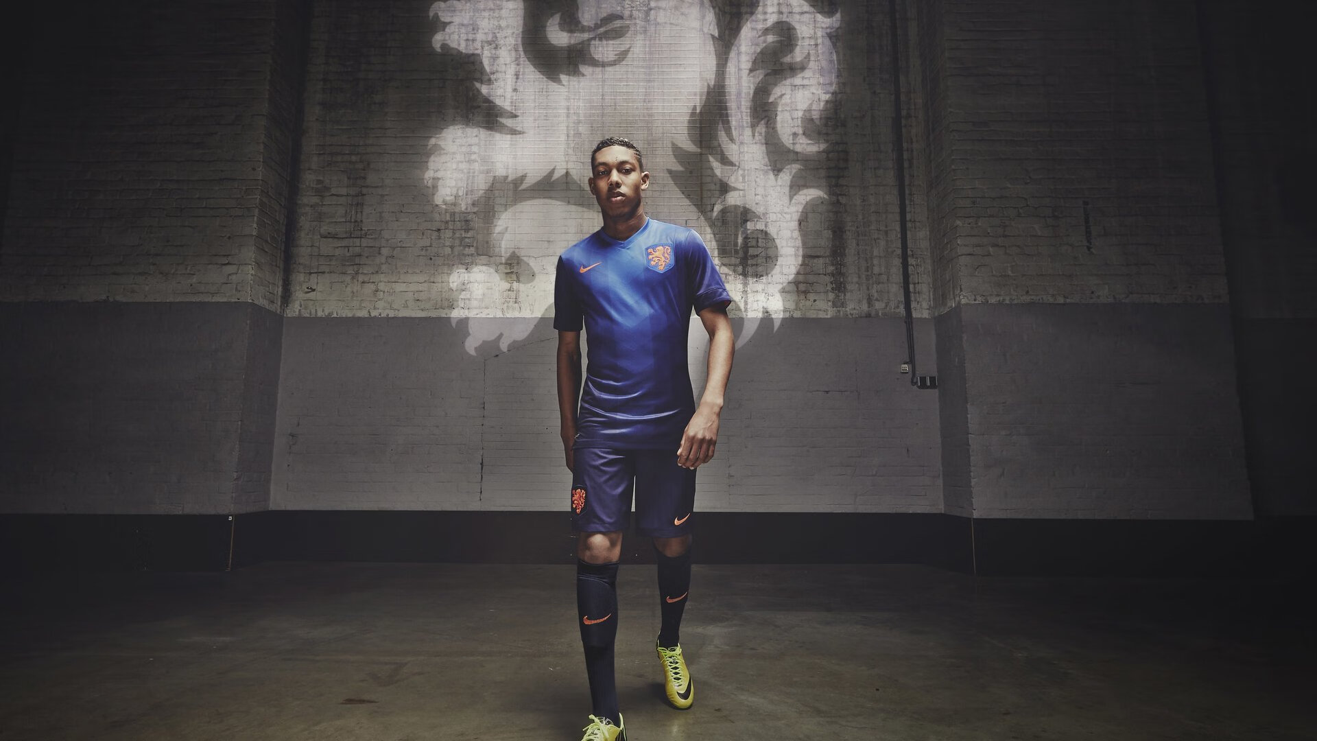 赛道上的逆袭，迈凯伦如何打破红牛垄断，维斯塔潘的孤勇之战